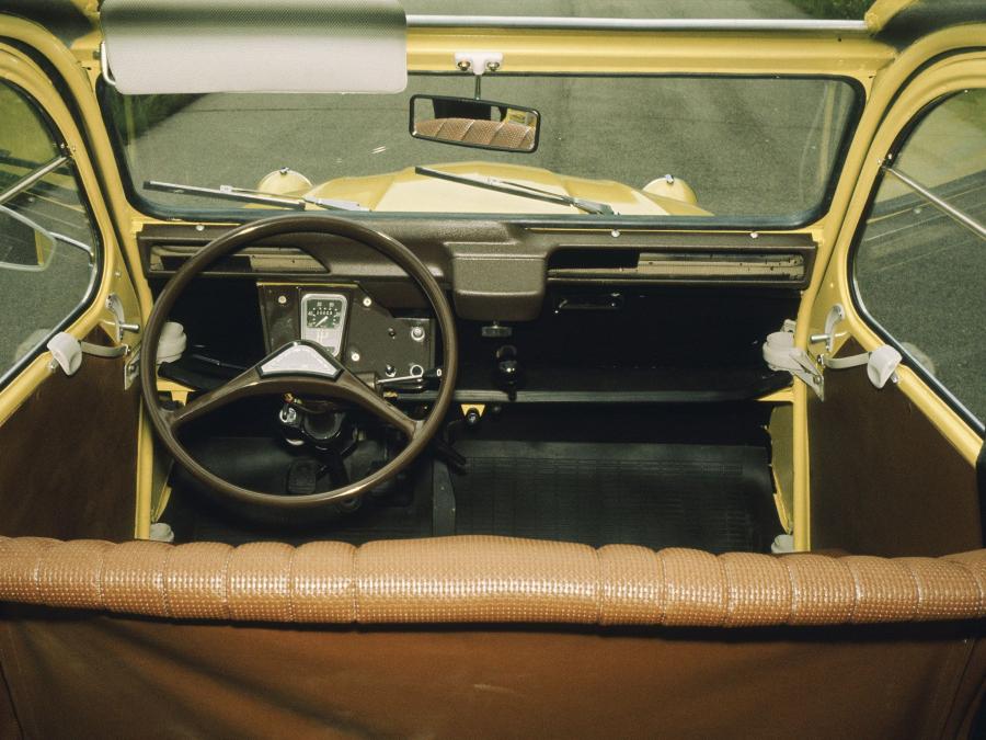  Citroen 2CV Special 1976 года  (фото 2 из 5)